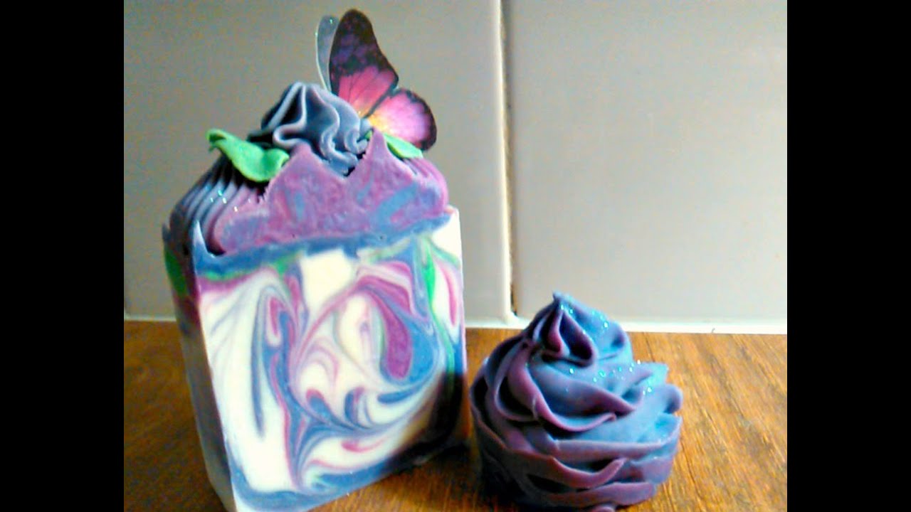 Purple Debbie - Making & Cutting CP soap. Hanger Swirl & Piping