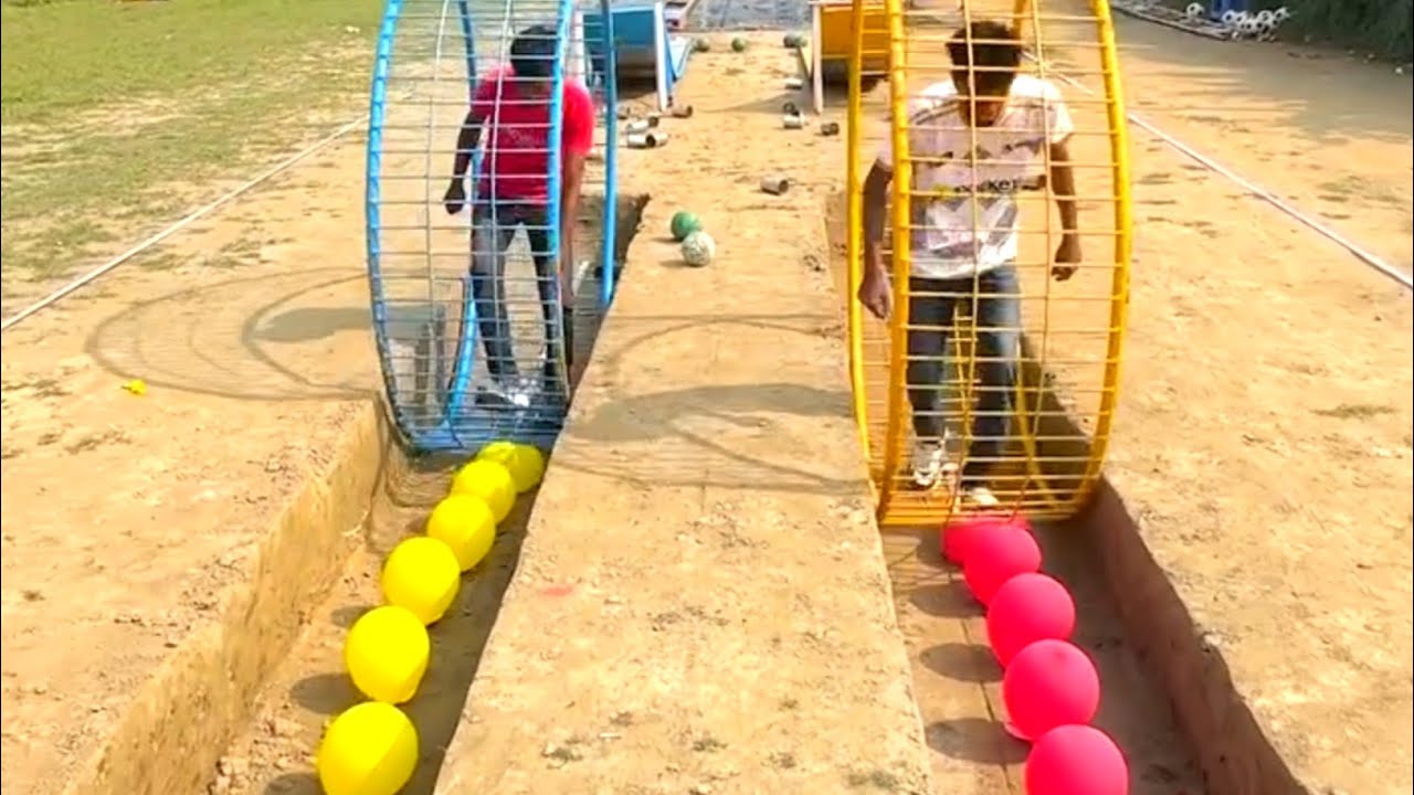 Chance to win interesting prizes in iron cage run balloon burst water game