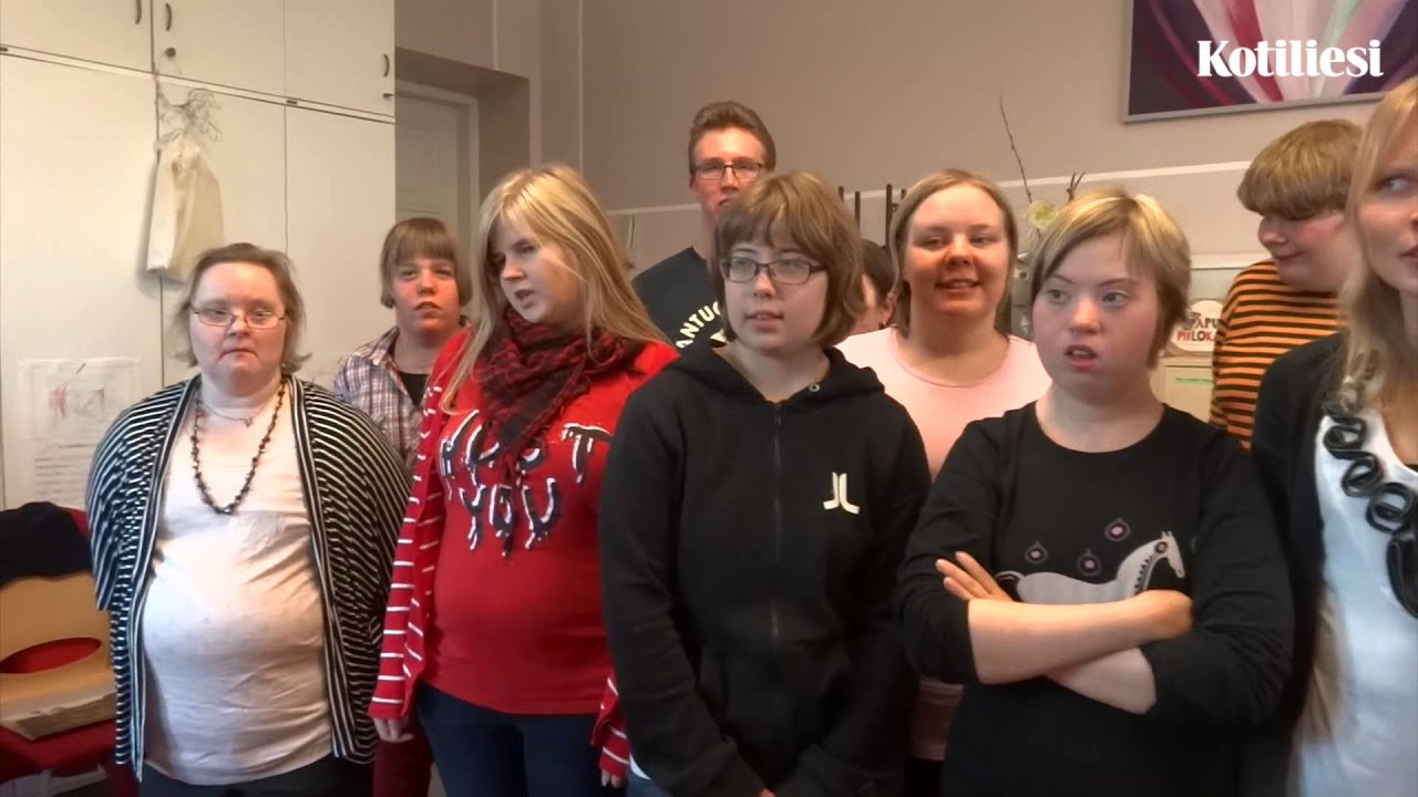 Kehitysvammaisten kuoro Hymyreput esiintyy