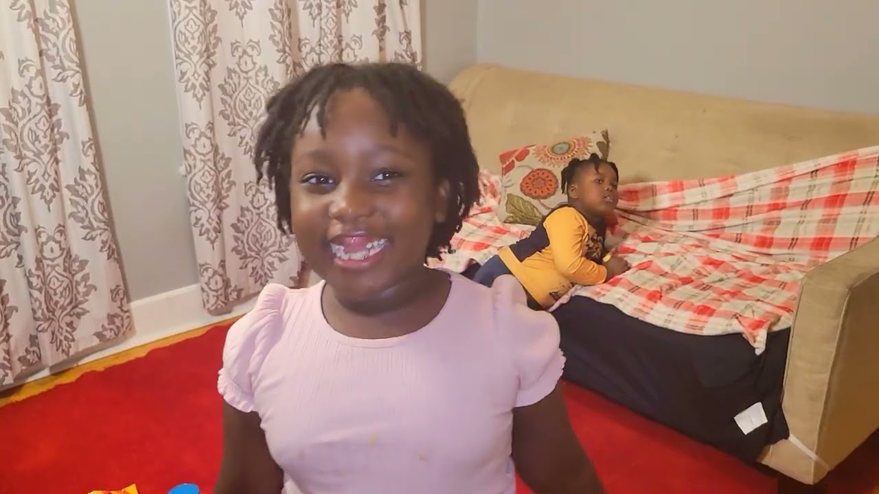 My child is plyaying lm asking all the fans to subscribe and share