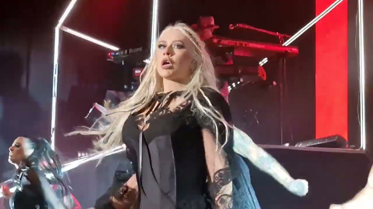 Christina Aguilera live Cap Roig 2022 - Fighter