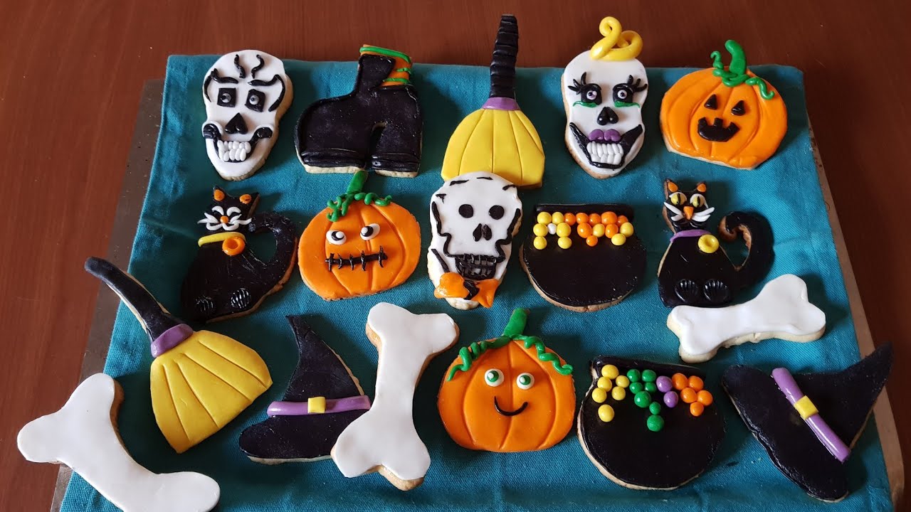 Biscotti di Halloween con formine fai da te - Halloween cookies with home Made cutters