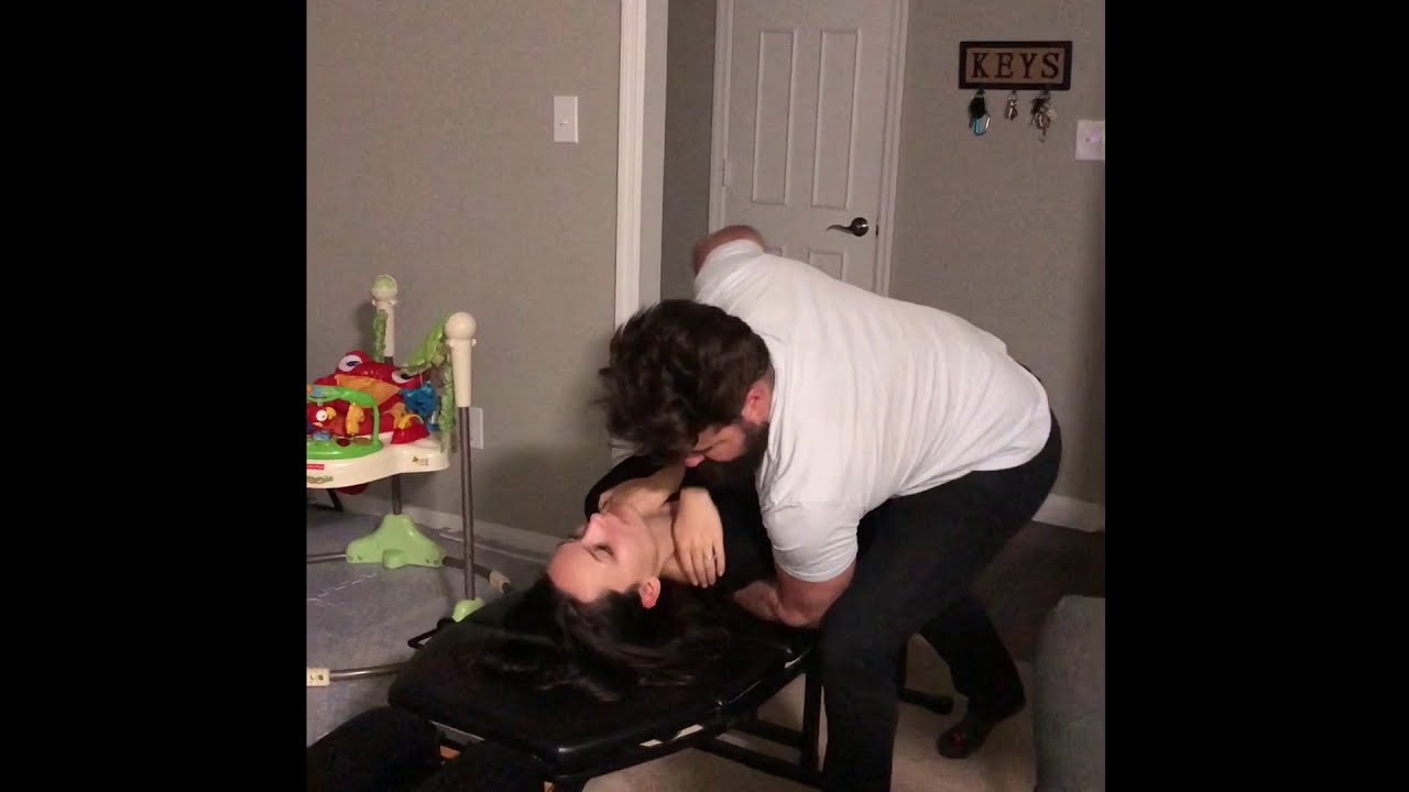 Unlocking the Secret to a Pain-Free Life: A MOM's Full Spine Chiropractic Adjustment