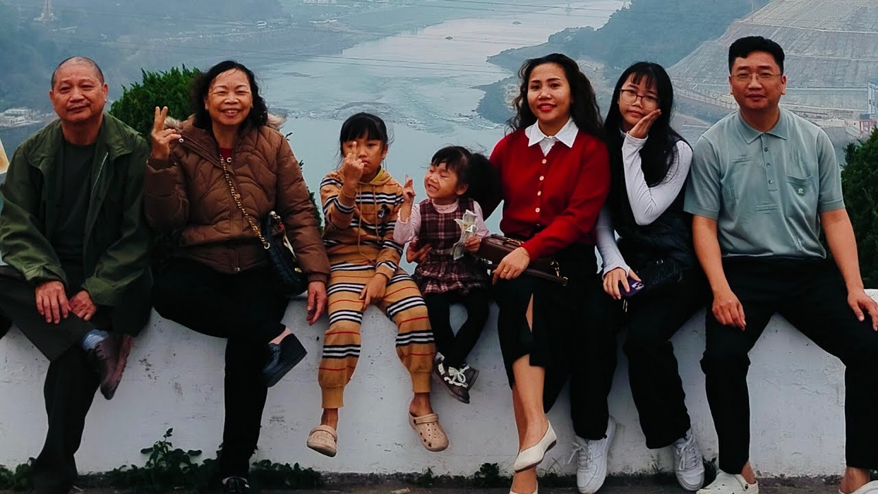 Mùng 2. Cả nhà lên Đập Thủy điện 