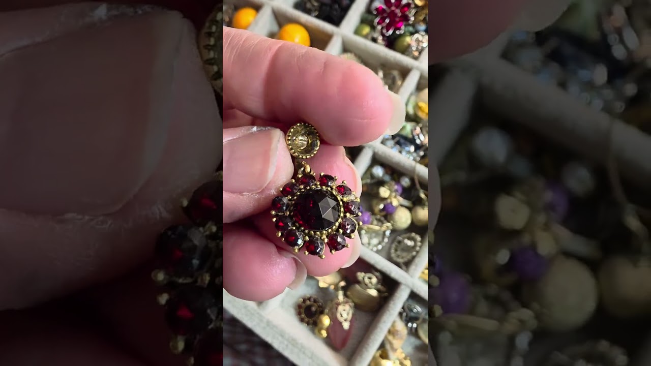 LARGE COSTUME JEWELRY COLLECTION. WHATS IT WORTH?