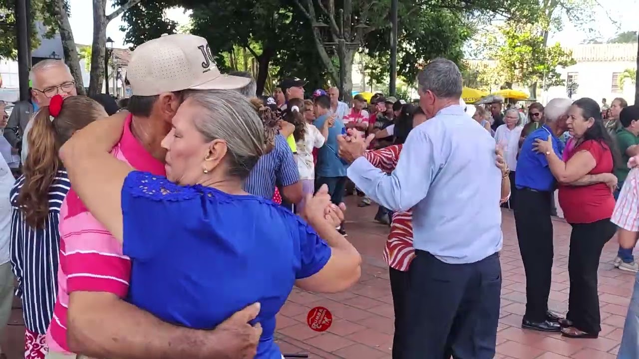 Los Mejores Momentos Bailando Carranga  🔥| Fusión 4  y Los Únicos en vivo desde Ocaña