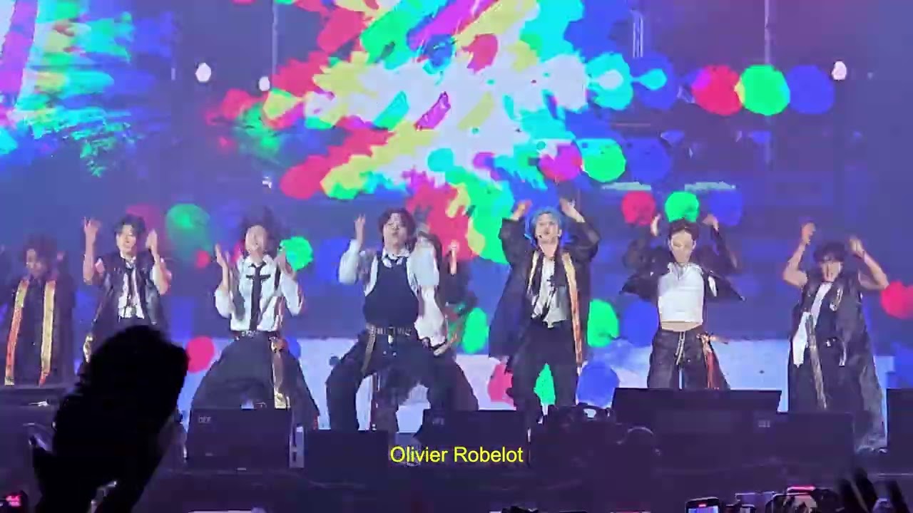 Stray Kids 스트레이 키즈 @ Lollapalooza in Paris - Thunderous | Fancam