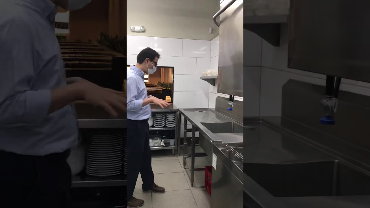 ÁREA DE STEWARD EN UN RESTAURANTE