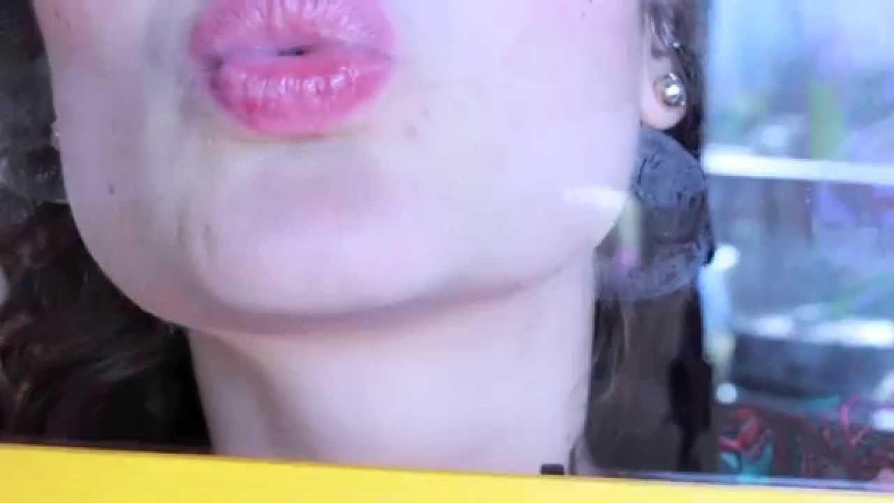 **ASMR kiss sounds/ lip smacking **