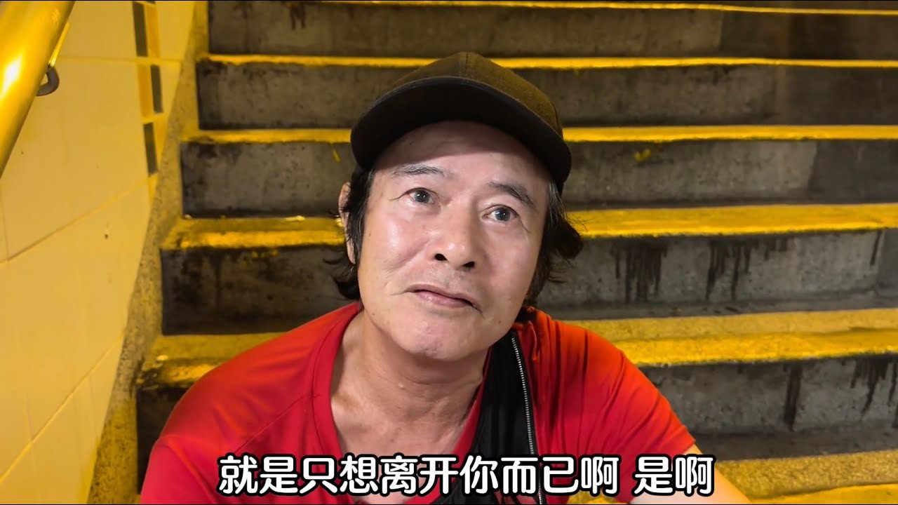 香港“亿万富翁”再约微笑，坦白自己的真实身份，一路来所作所为