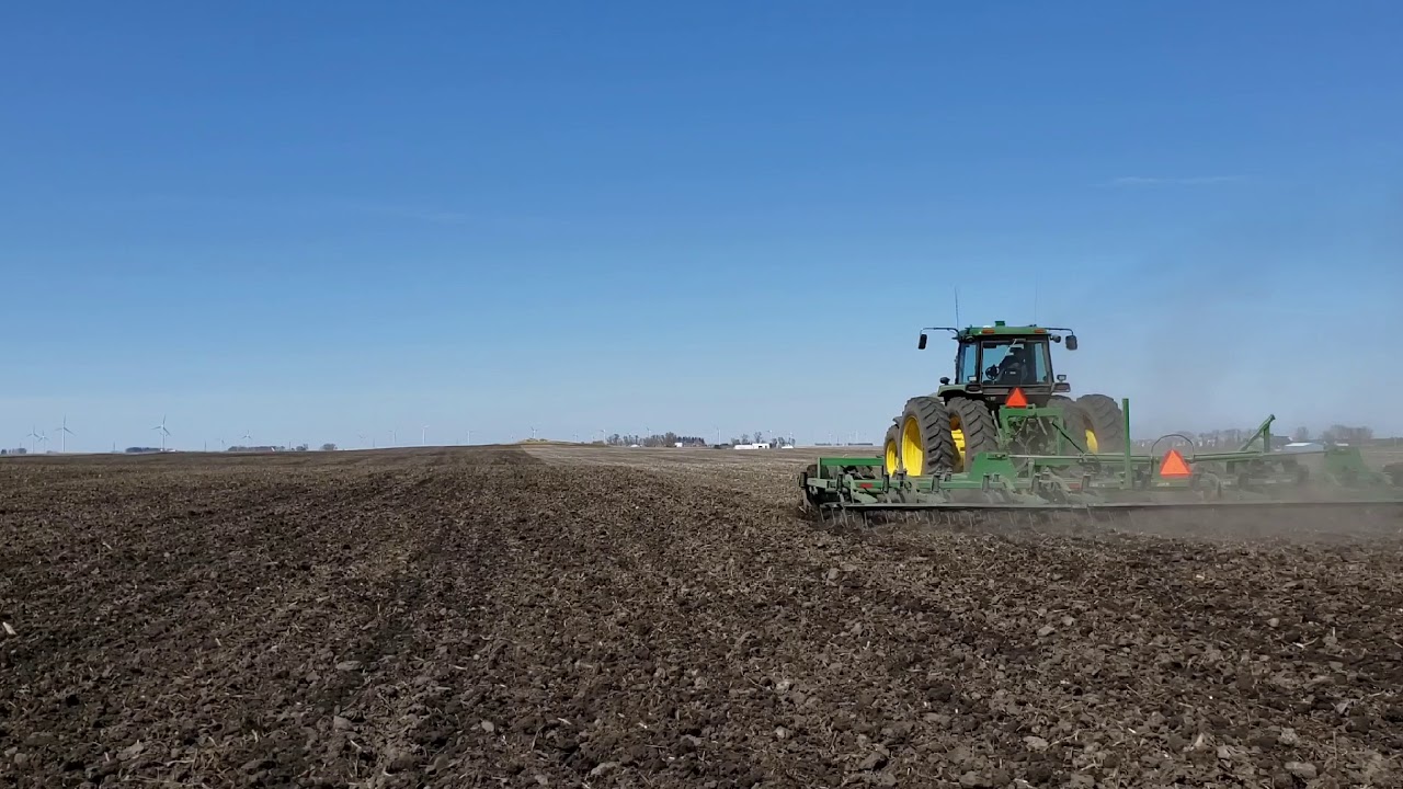 Field cultivating with the 4960 and 960