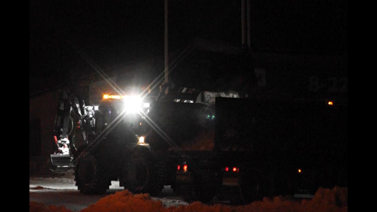 Huddig 1260B Loading A Volvo FM9 300 6x2 With Snow