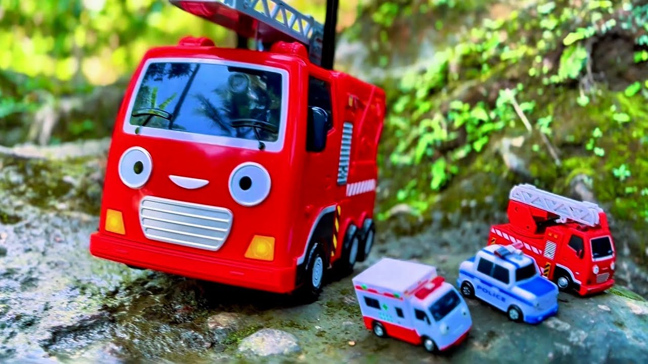 Mencari Mainan Tayo Bus Kecil Tenggelam di Air Terjun - Tayo The Little Bus