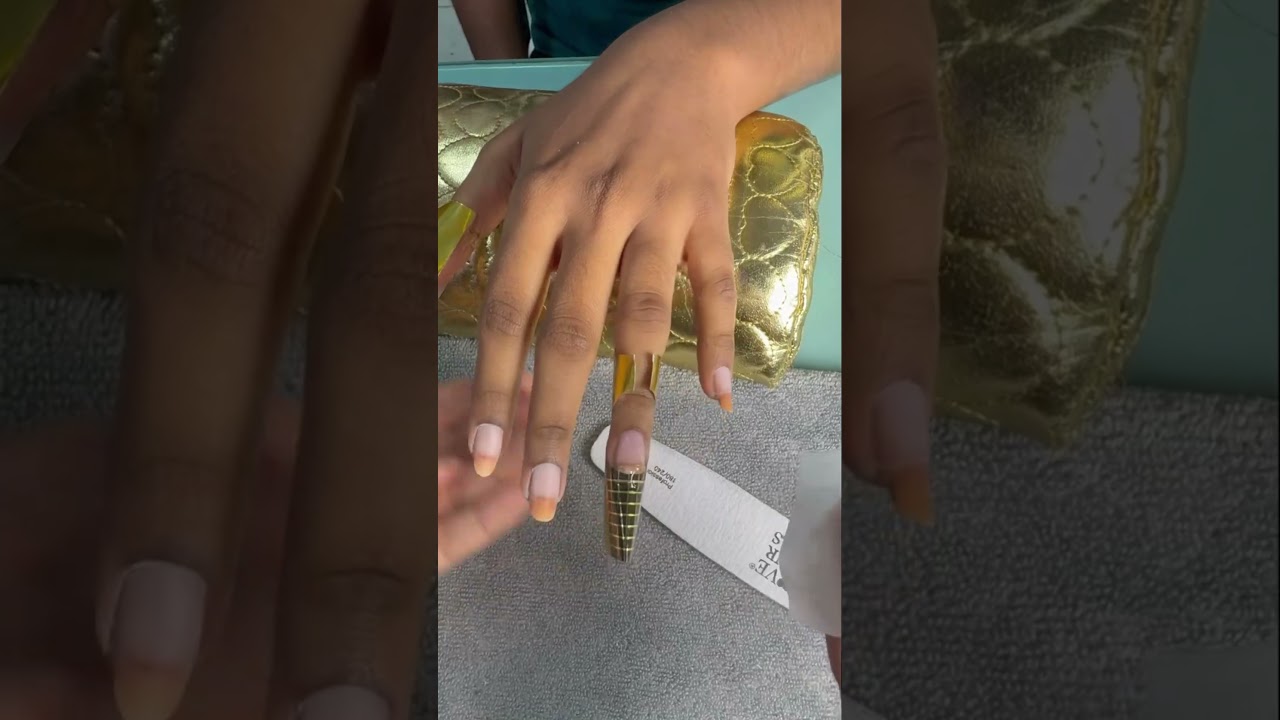 Extending the length of natural nails💝