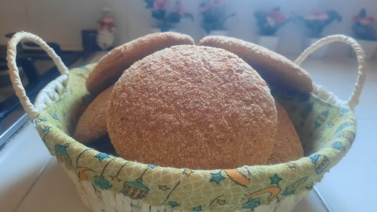 خبز بالدقيق الكامل وبذور صحية