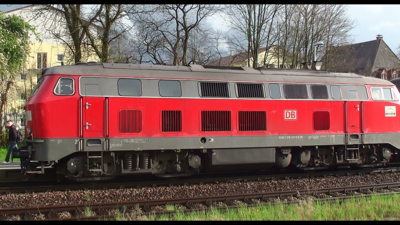 Eine BR 218 auf der Hochrheinbahn
