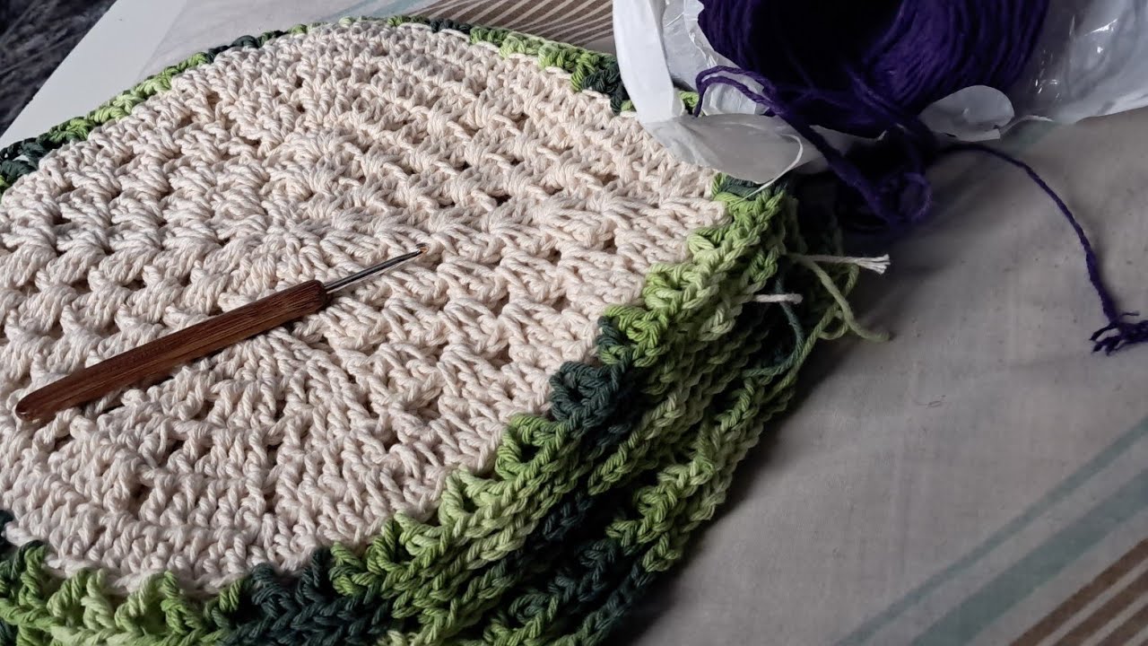 Modelo novo de sousplat aqui no ateliê 