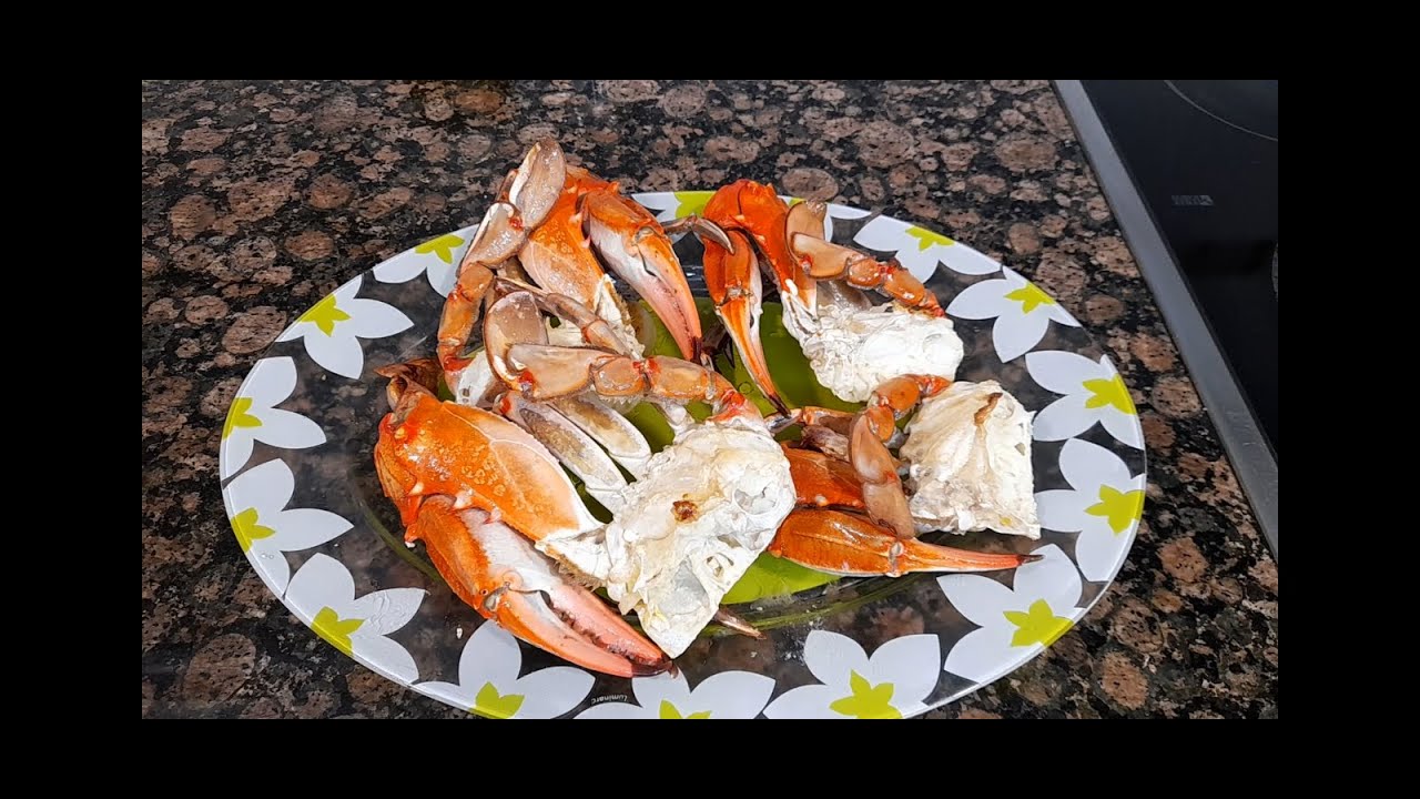 Cangrejo azul frito con ajos y guindillas