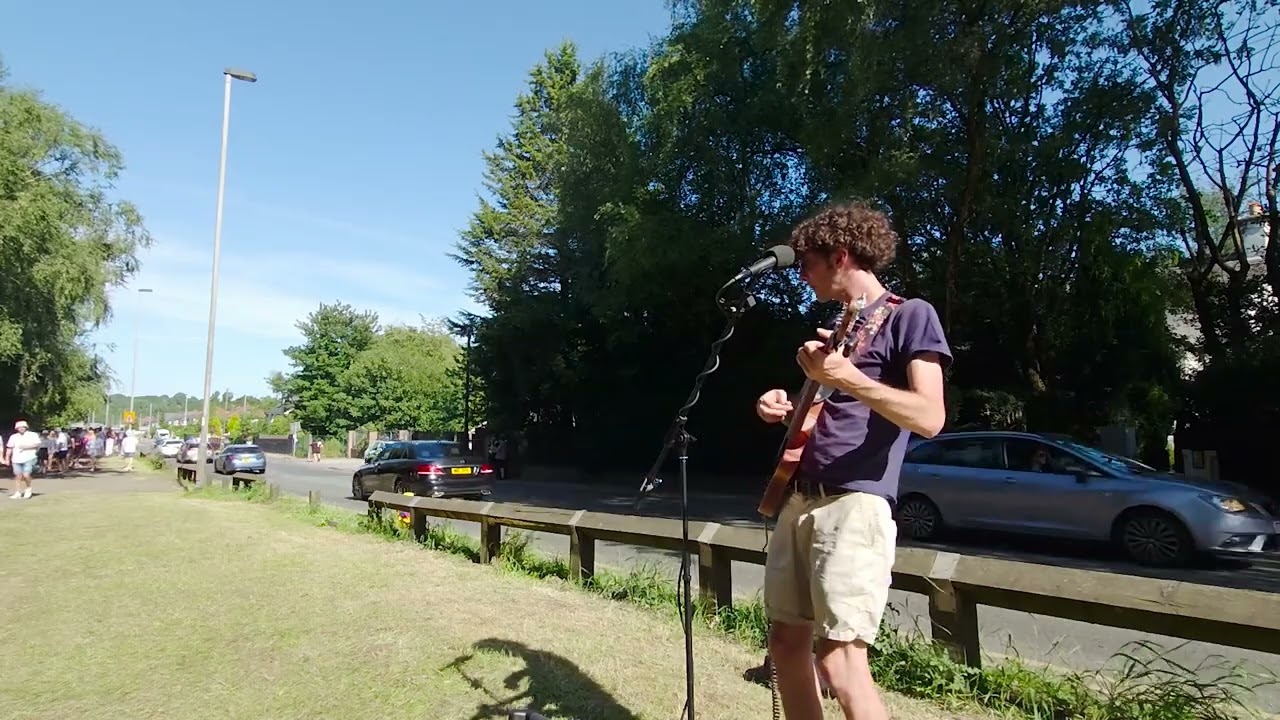 Luis Magni - Champagne Supernova (Oasis) Live In Manchester