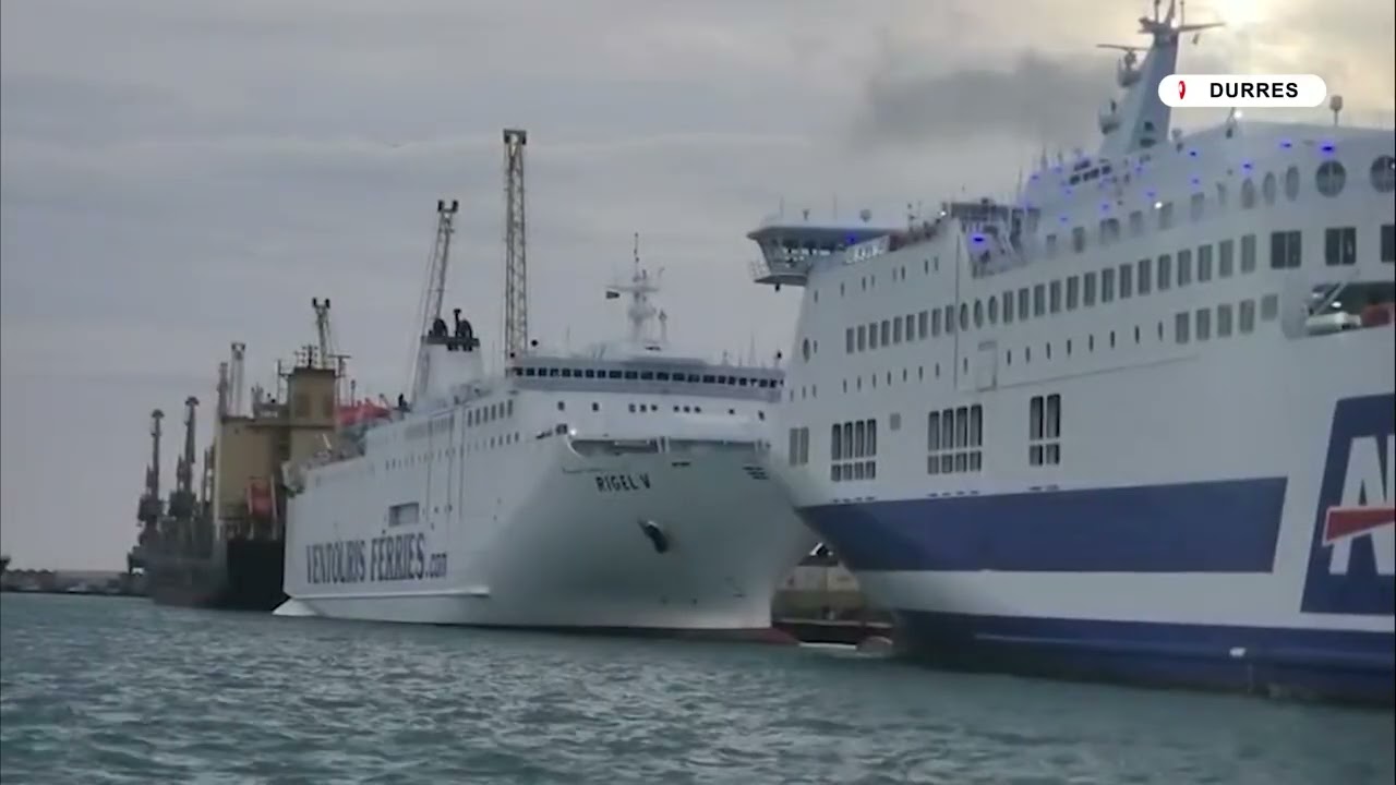 Klan News - Reshjet përmbytin rrugët e Durrësit dhe Himarës