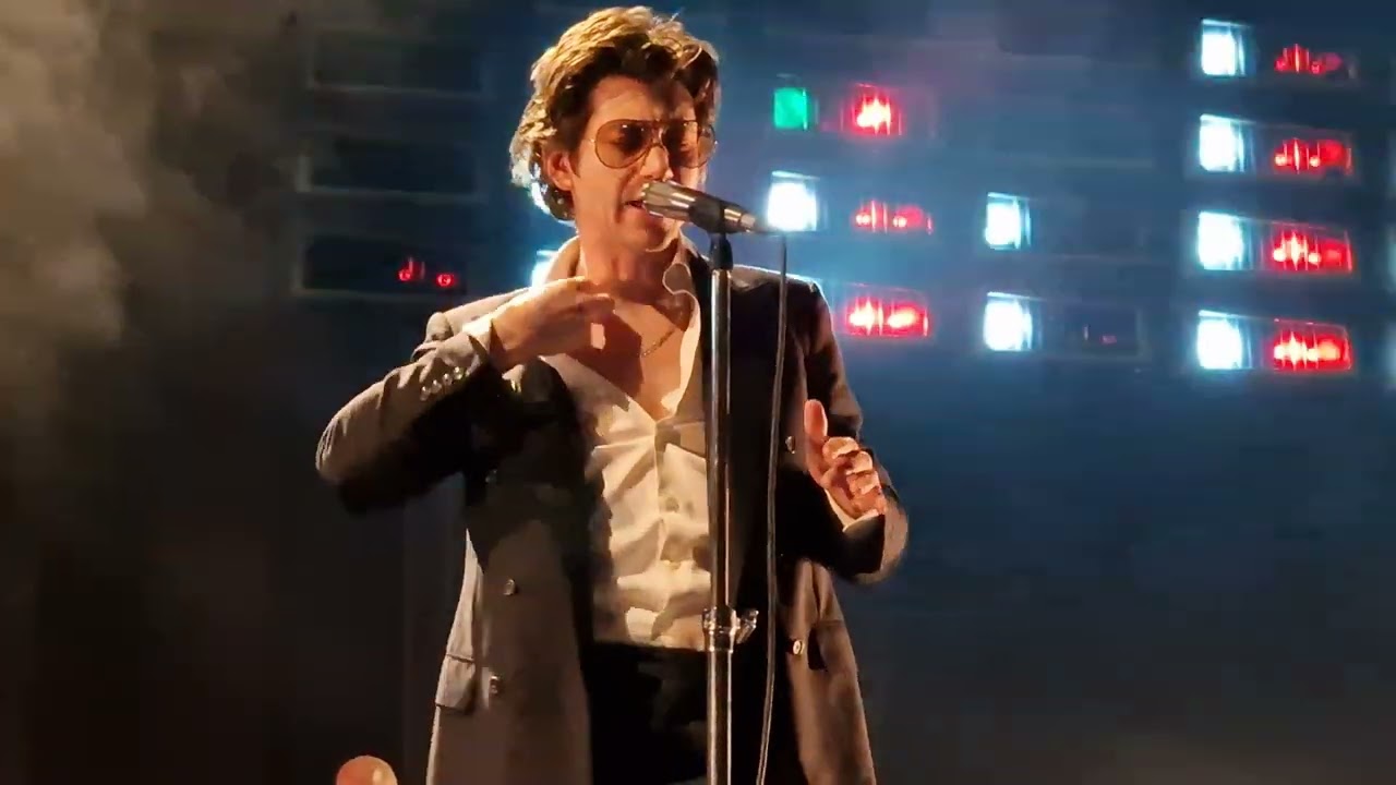 Sculptures of Anything Goes 🎻🎻 // 2023-10-15 Arctic Monkeys, 3Arena, Dublin // Strangeloving