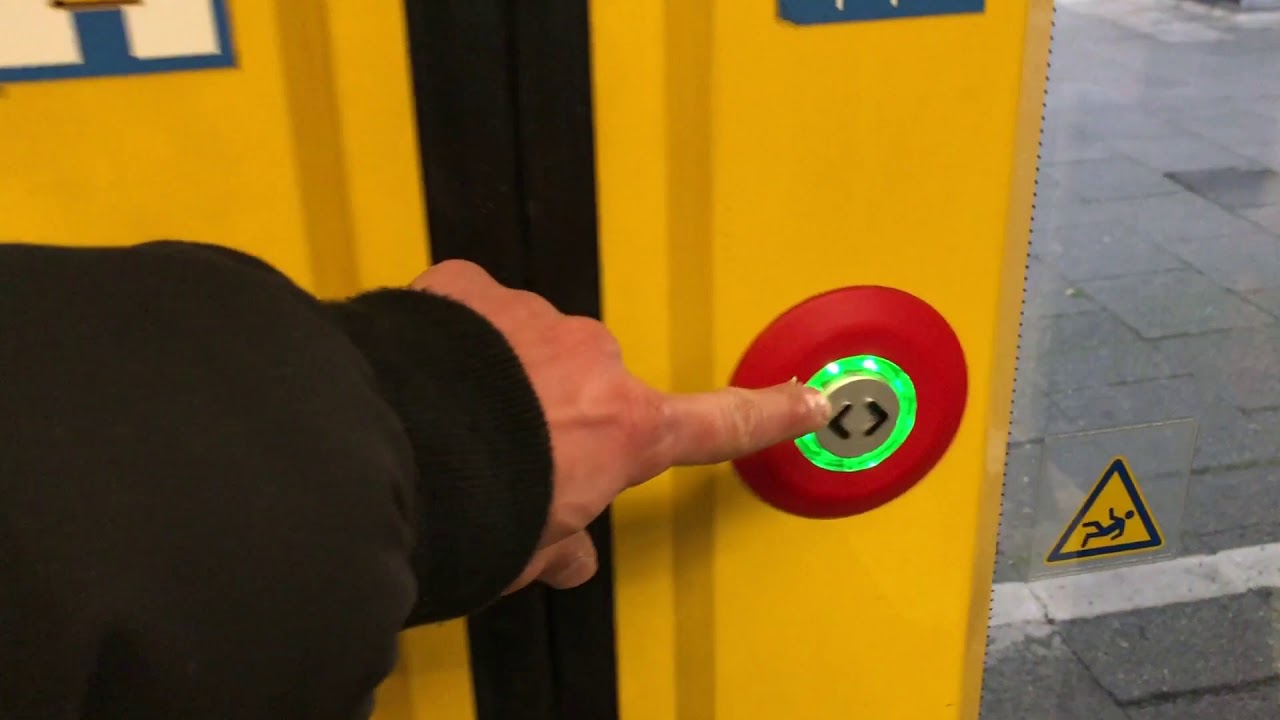 Rundgang im VT648 der NWB auf der RE 10 in Duisburg