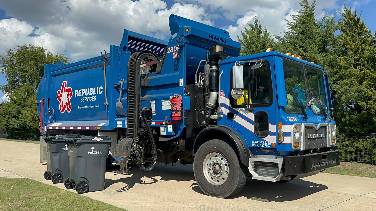 Republic Services: 2024 Mack MRU McNeilus ZR Garbage Trucks