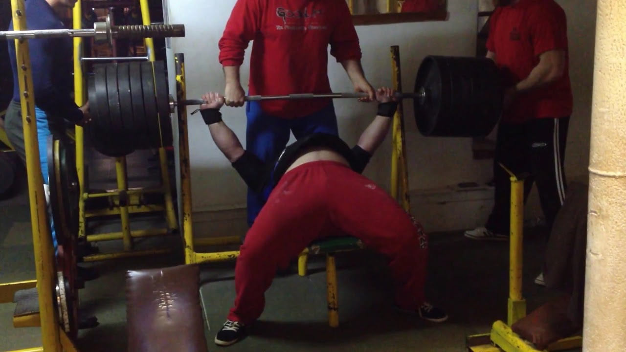 Du&scaron;an Čern&aacute;k 290 kg tlak na lavičke