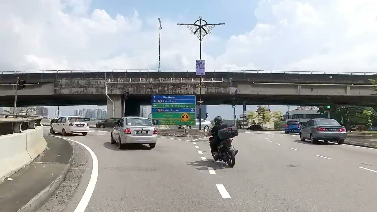 Drive from Mcdonalds Taman Perling to Kopilicious Taman Sentosa Johor Bahru
