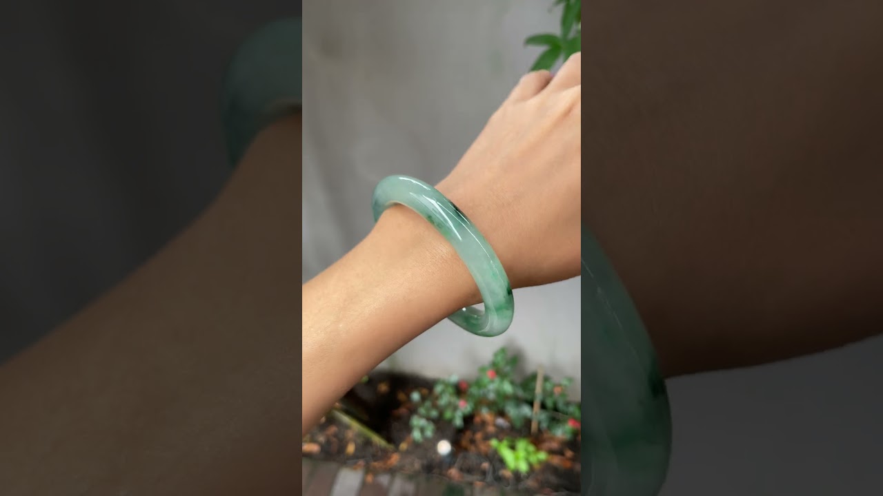 Icy Green Jade Bangle | 56mm (NJBA142)
