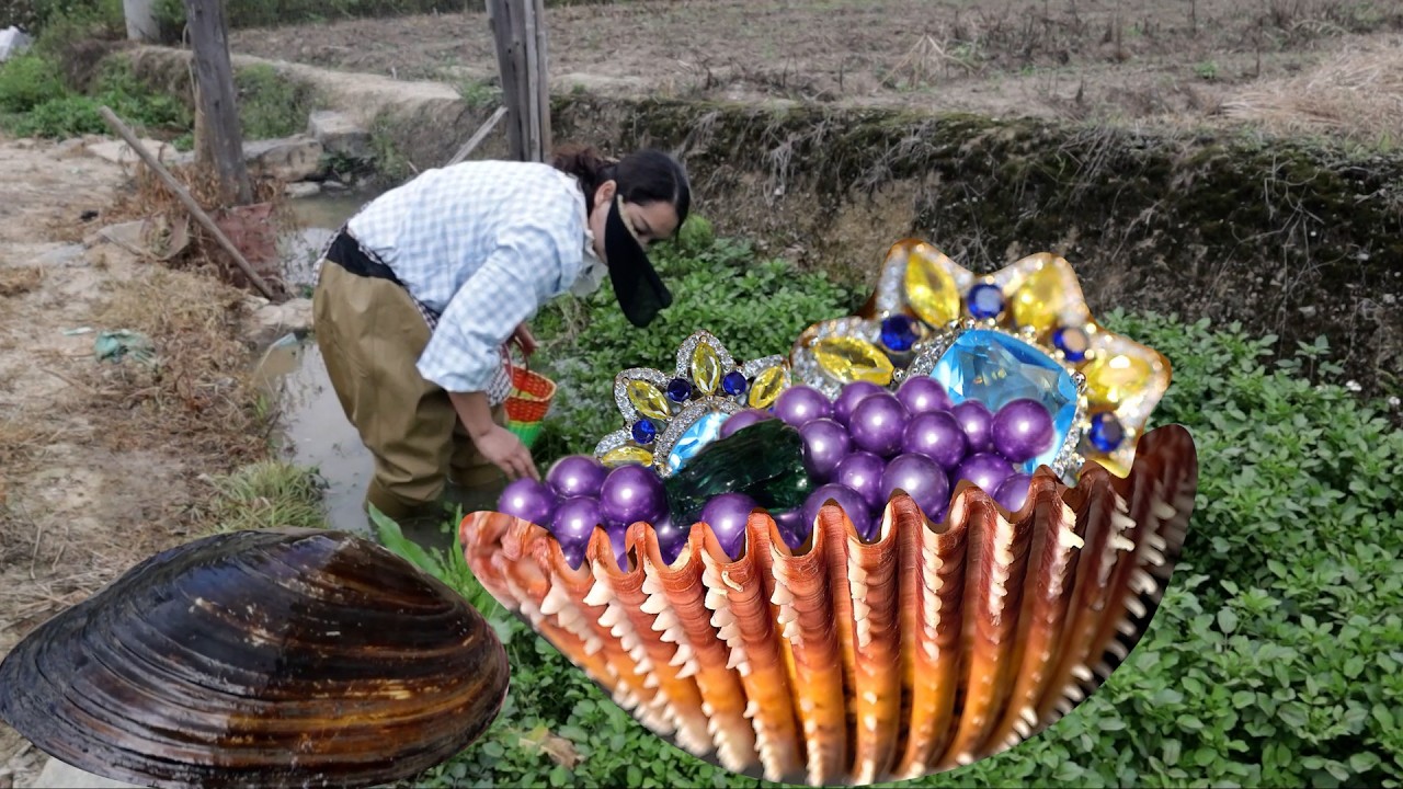 It's so strange, there's a strange treasure inside this giant river clam over 20 years old