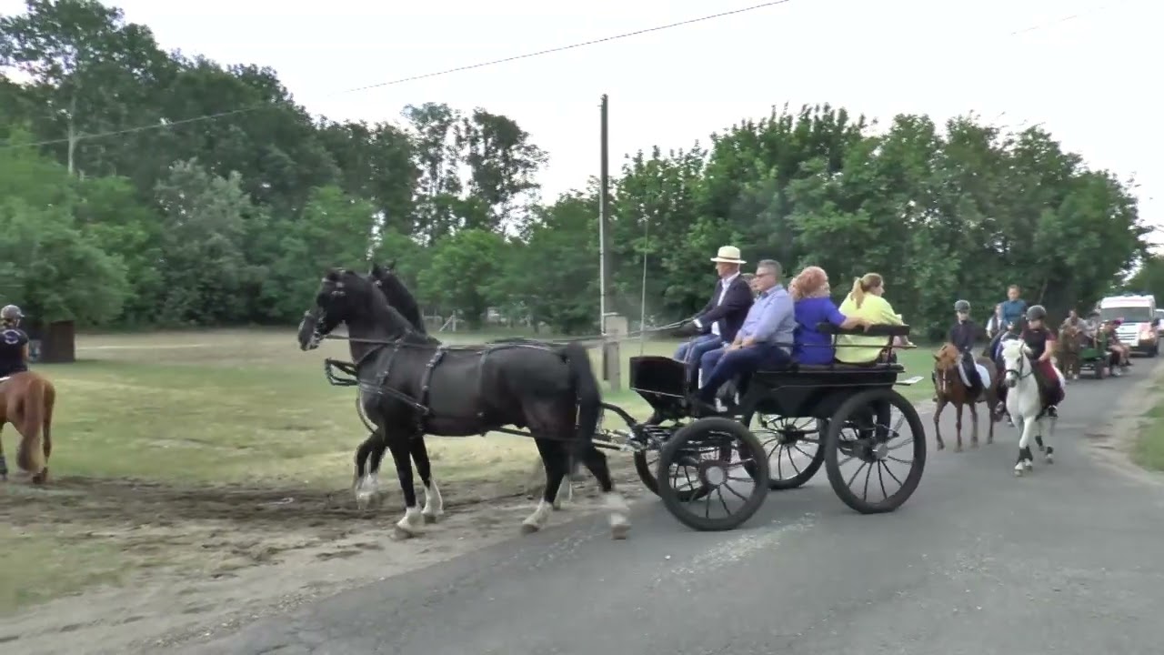 2024-05-19 Lovas felvonulás esővel