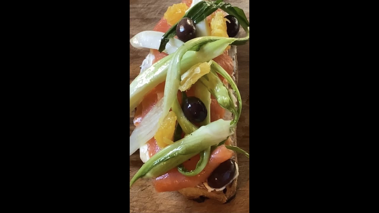 Crostino al salmone con burro montato #Shorts