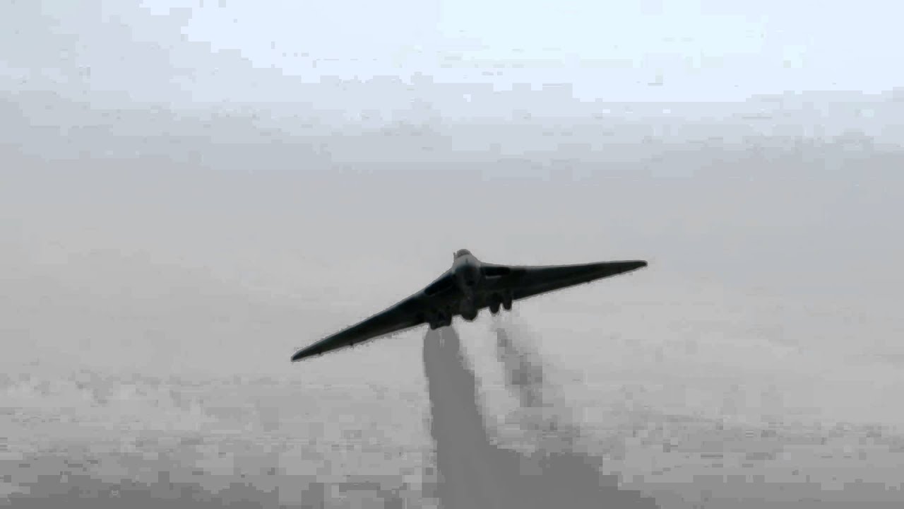 Last Ever Vulcan Fly by at Southend Airport 28062015