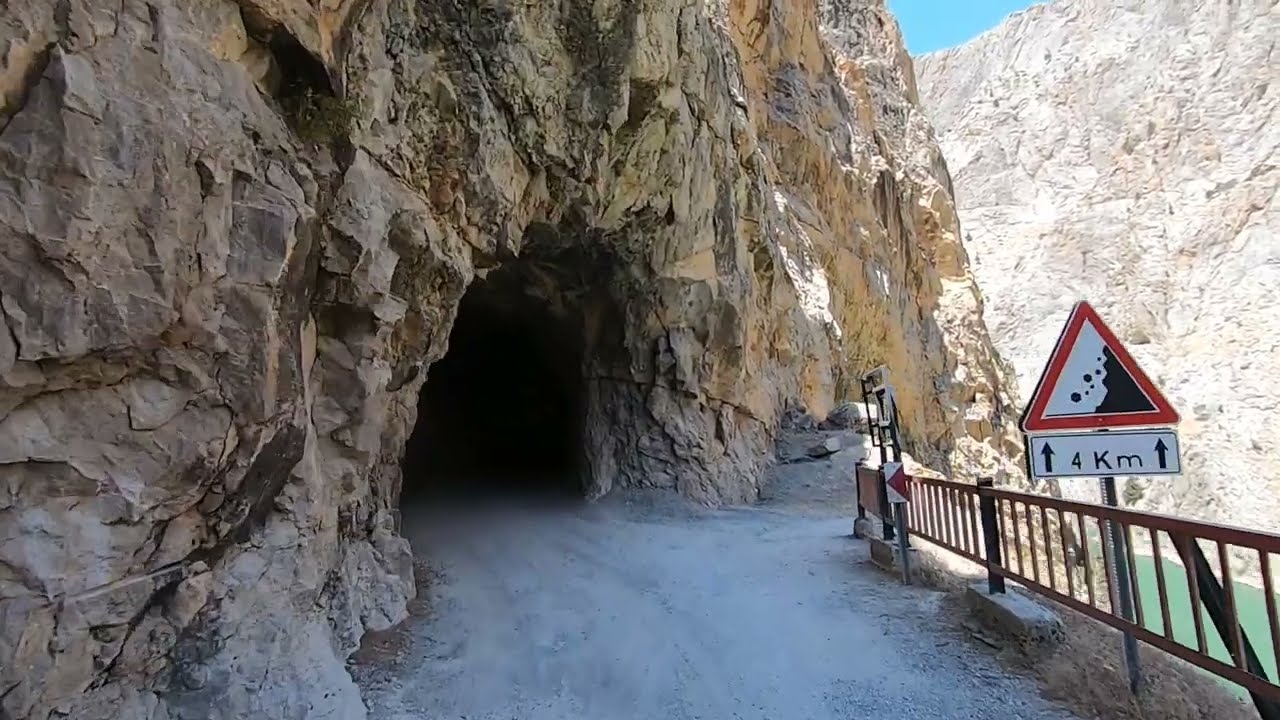 Motocyklowy przejazd przez Dark Canyon , wschodnia Turcja 2025,cz. 1