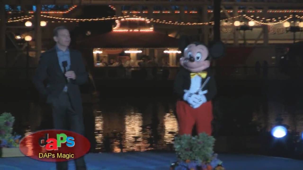 2. World of Color Premiere - Talking Mickey Mouse - Disney California Adventure - Disneyland Resort