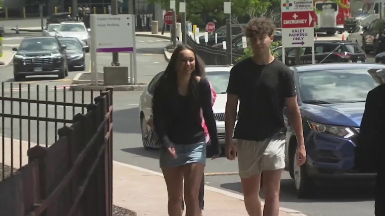Southington teens go viral for act of kindness at Hartford Hospital