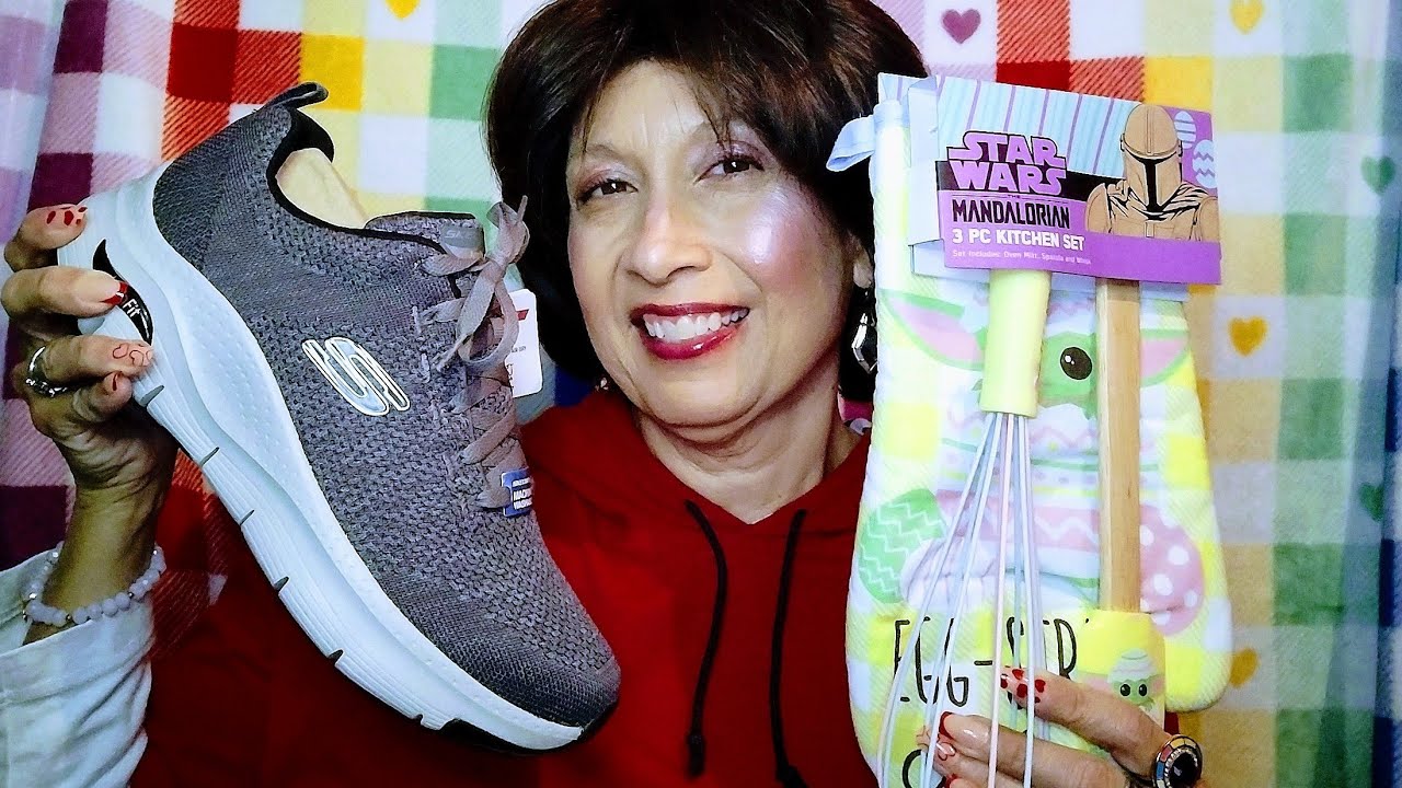 ASMR ❤️ What I got for Valentine's Day  👟🧦 👜