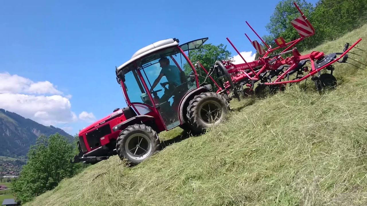 Kreiseln mit 6- teiligem Kreiselheuer im Gel&auml;nde