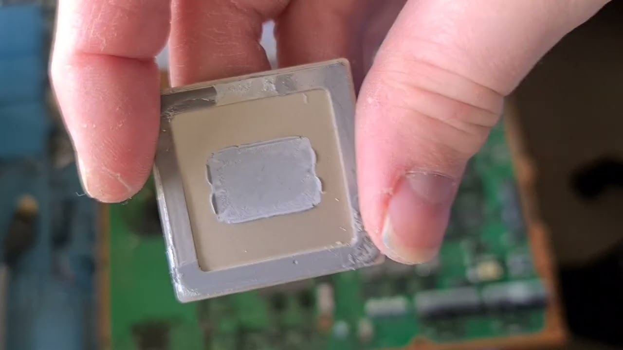 Снятие крышки процессора PS3 и жидкий металл на процессоре и RSX