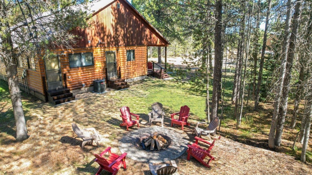 Raven's Retreat 3750 Yale-Kilgore Rd, Island Park, ID