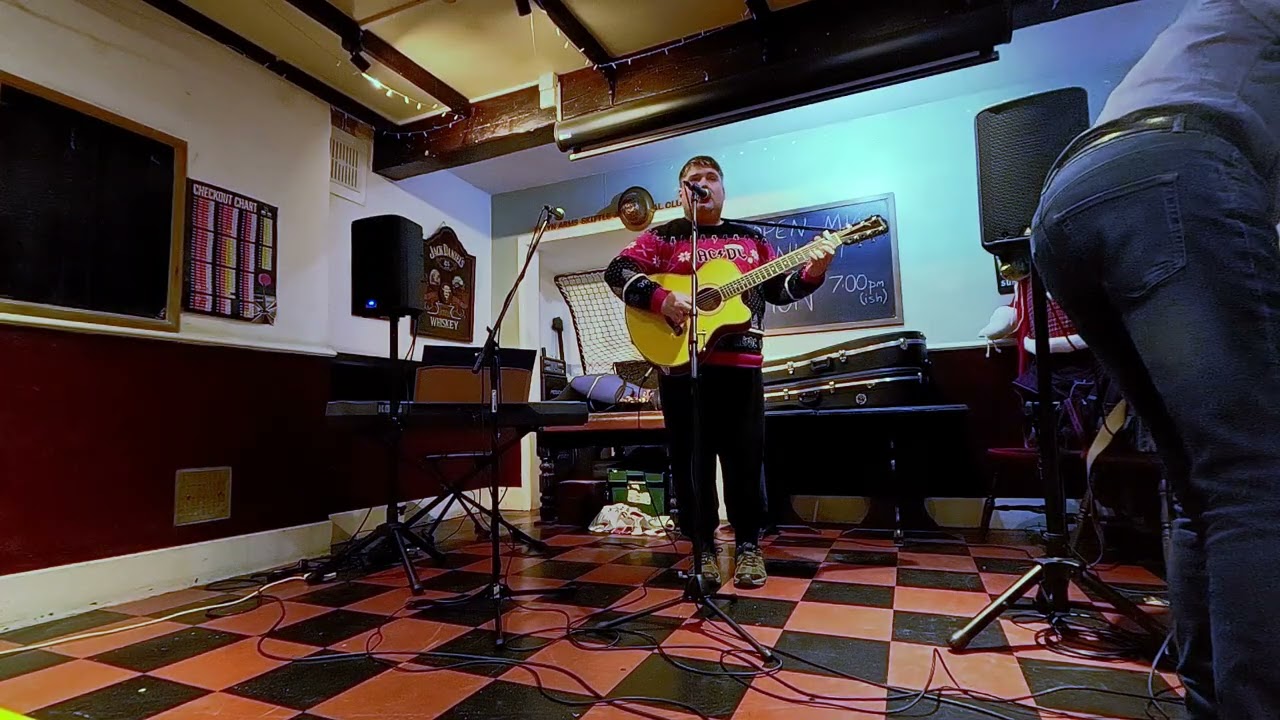 Ben Hamilton - Don't Take Your Guns To Town (Johnny Cash) Eykyn Arms 15/12/25