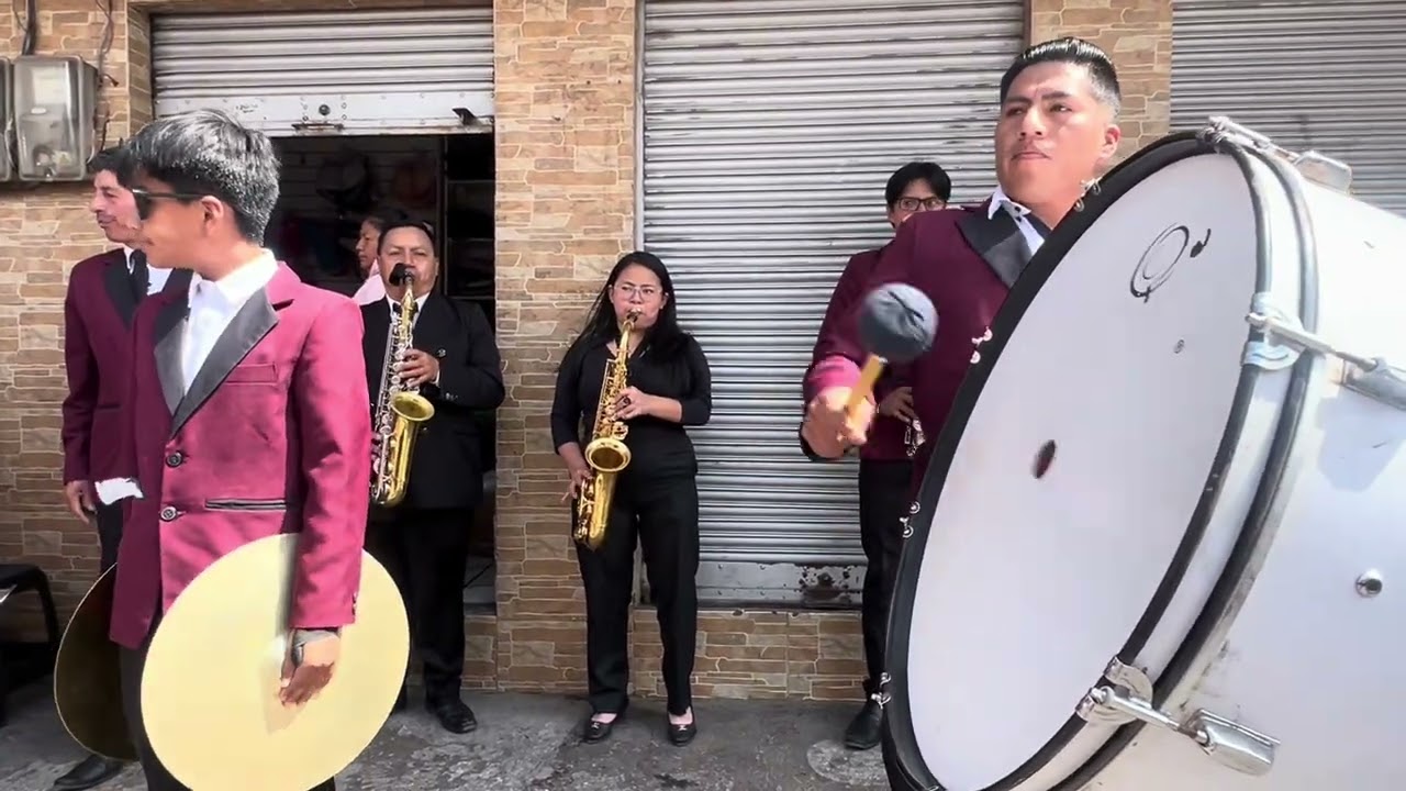 MUSICA CON BANDA DE PUEBLO
