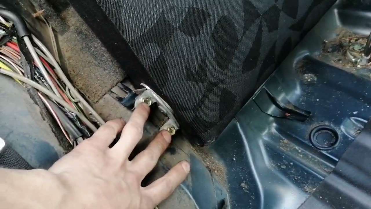 Как открыть багажник MB W202 из салона