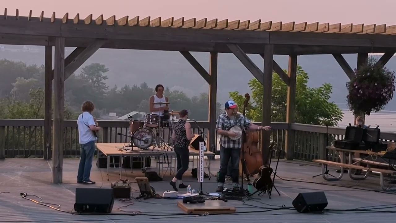 Roe Family Singers live at Overlook Park in St. Croix Falls, WI- Aug. 1st, 2025