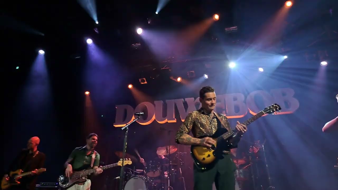 Douwe Bob - Cocaine Blues (Johnny Cash cover) + Misirlou, Effenaar Eindhoven (4-10-2024)
