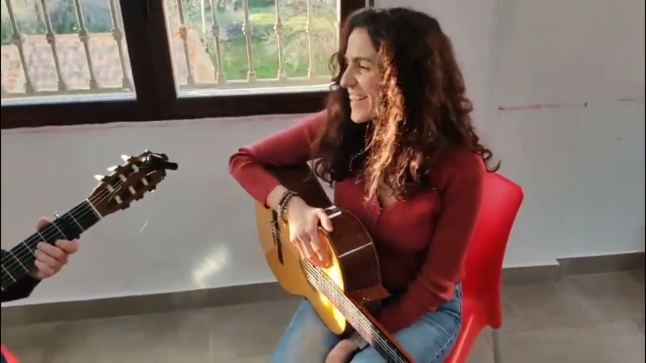 Ramito de violetas, (Cecilia) aprende a tocarlo