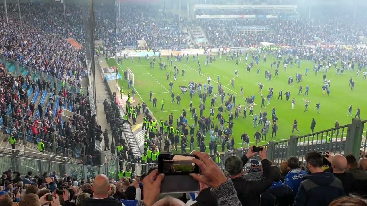 1. FC Magdeburg gegen FSV Zwickau - Toooor - 3: 0 - Abpfiff - Party