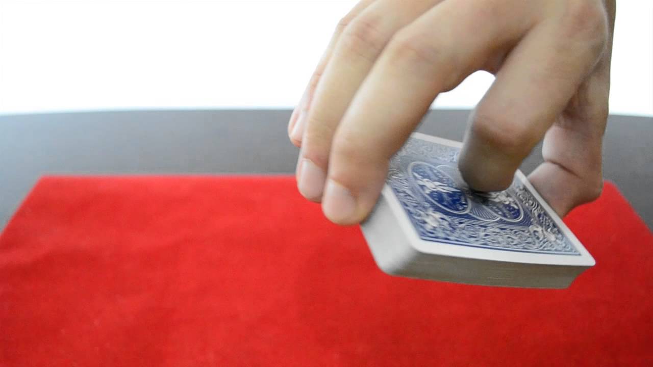 Tenir son paquet : Position biddle (www.tourdecartes.com)