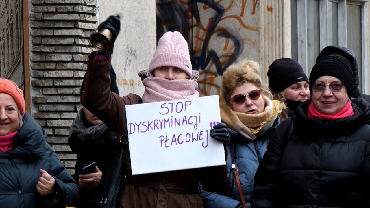 Pracownicy oświaty mówią DOŚĆ Protest przed Urzędem Miasta w Gorzowie.